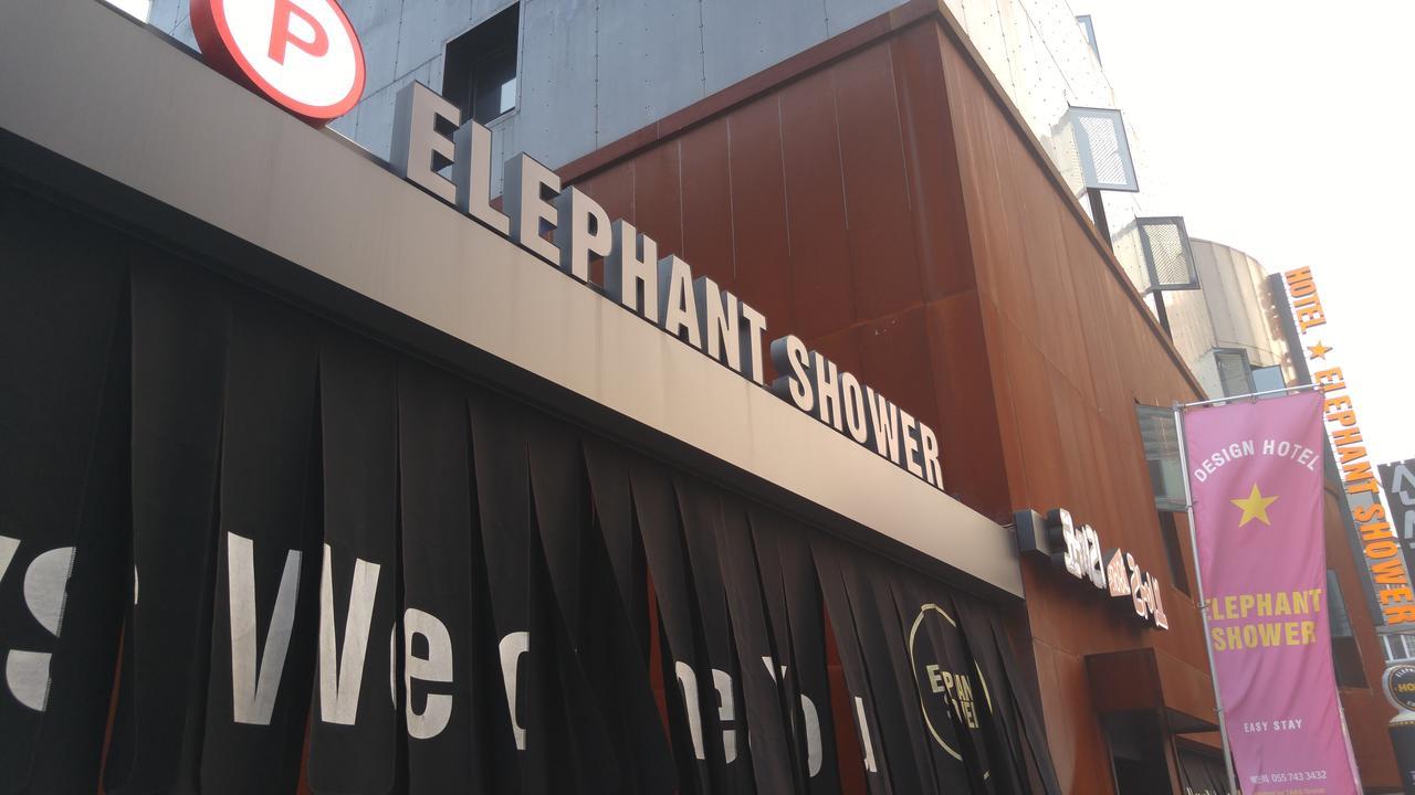 Hotel Elephant Shower Jinju Exterior photo