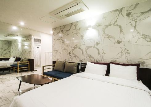 Hotel Elephant Shower Jinju Exterior photo